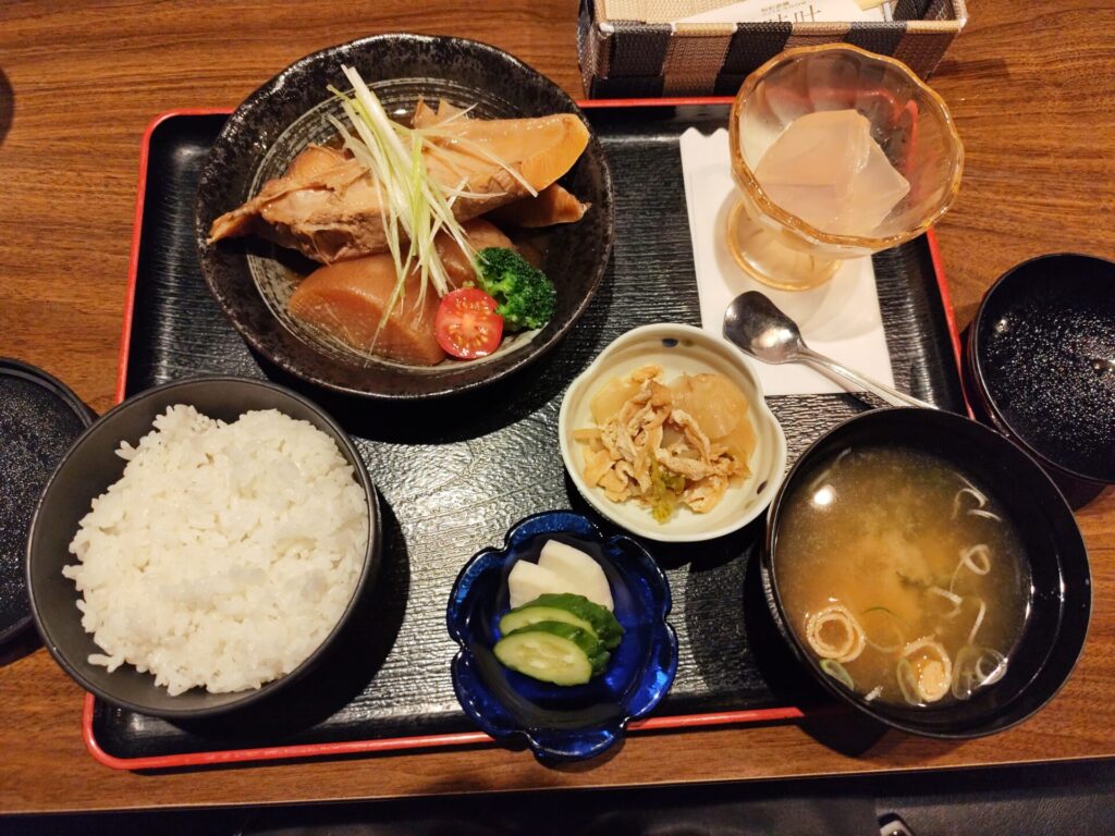 味叶の煮魚定食