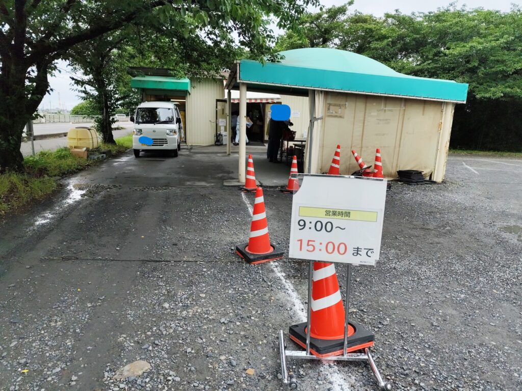 正栄デリシィ直売入り口