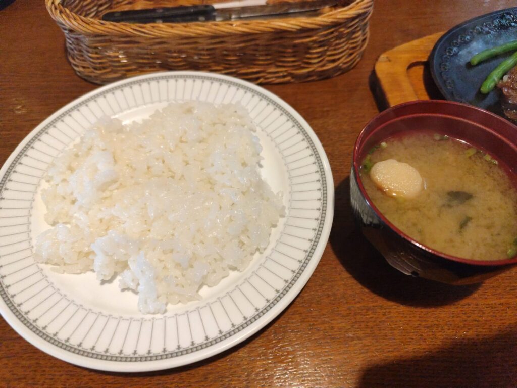 ごはんと味噌汁