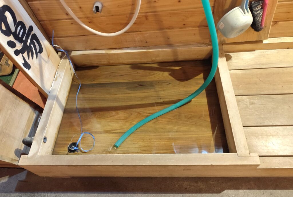 ニュー扇屋裏犬用足湯