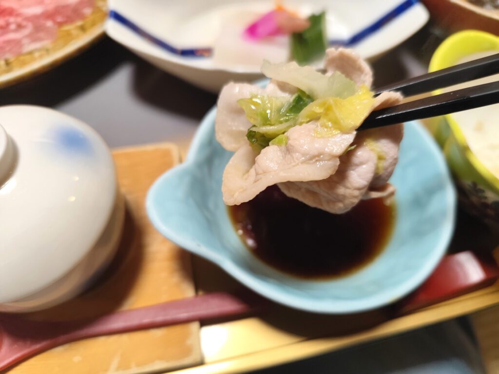 美松館の夕食の豚しゃぶ